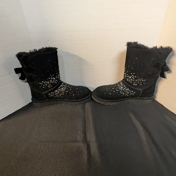 UGG Limited Edition Swarovski Rhinestone Bailey Boot Velvet Bow Tie - Picture 5 of 13